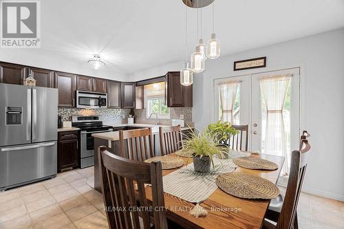 63 Parkview Drive, Strathroy-Caradoc (Ne), ON - Indoor Photo Showing Dining Room