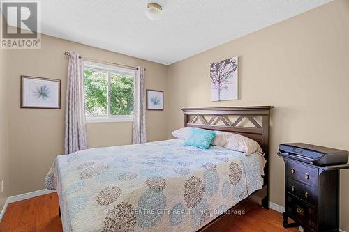 63 Parkview Drive, Strathroy-Caradoc (Ne), ON - Indoor Photo Showing Bedroom