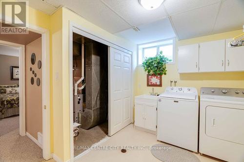 63 Parkview Drive, Strathroy-Caradoc (Ne), ON - Indoor Photo Showing Laundry Room