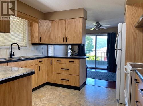 7437 Valley Heights Drive, Grand Forks, BC - Indoor Photo Showing Kitchen