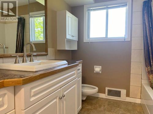 7437 Valley Heights Drive, Grand Forks, BC - Indoor Photo Showing Bathroom