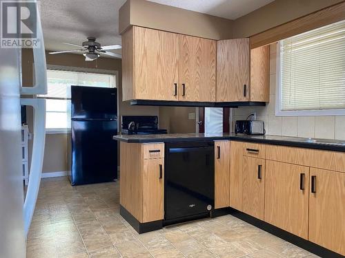 7437 Valley Heights Drive, Grand Forks, BC - Indoor Photo Showing Kitchen