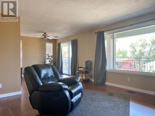 7437 Valley Heights Drive, Grand Forks, BC - Indoor Photo Showing Living Room