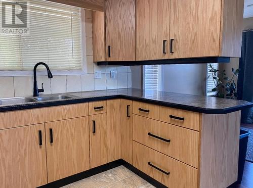 7437 Valley Heights Drive, Grand Forks, BC - Indoor Photo Showing Kitchen With Double Sink