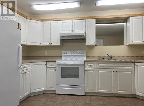 7437 Valley Heights Drive, Grand Forks, BC - Indoor Photo Showing Kitchen