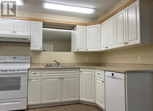 7437 Valley Heights Drive, Grand Forks, BC - Indoor Photo Showing Kitchen