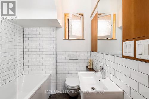 1402 Dundas Street W, Toronto (Little Portugal), ON - Indoor Photo Showing Bathroom