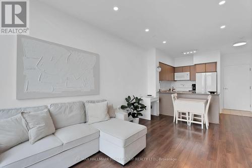 907 - 525 Wilson Avenue, Toronto (Clanton Park), ON - Indoor Photo Showing Living Room