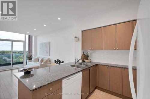 907 - 525 Wilson Avenue, Toronto (Clanton Park), ON - Indoor Photo Showing Kitchen With Double Sink