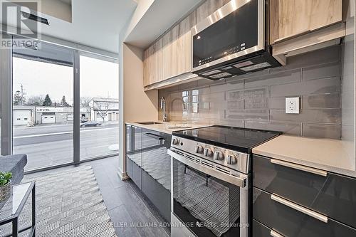 105 - 2213 Kingston Road, Toronto (Birchcliffe-Cliffside), ON - Indoor Photo Showing Kitchen