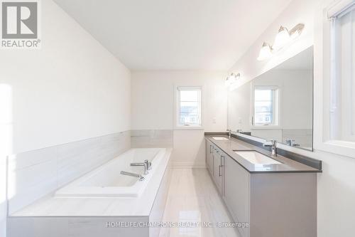 476 Twin Streams Road, Whitby, ON - Indoor Photo Showing Bathroom