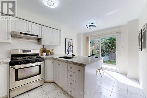 125 Wharton Square, Toronto (Milliken), ON - Indoor Photo Showing Kitchen With Upgraded Kitchen