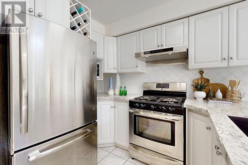 125 Wharton Square, Toronto (Milliken), ON - Indoor Photo Showing Kitchen