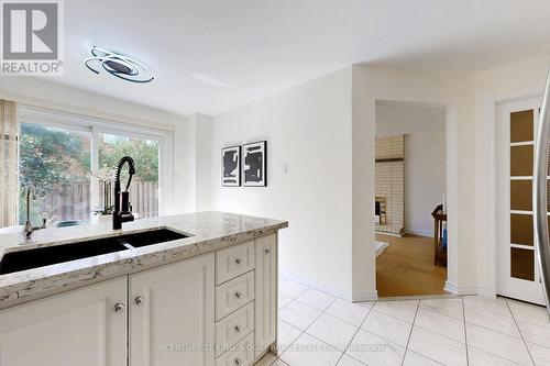 125 Wharton Square, Toronto (Milliken), ON - Indoor Photo Showing Kitchen