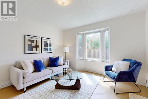 125 Wharton Square, Toronto (Milliken), ON - Indoor Photo Showing Living Room