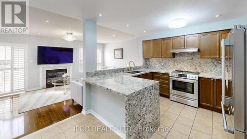 3210 Cabano Crescent, Mississauga (Churchill Meadows), ON - Indoor Photo Showing Kitchen With Upgraded Kitchen