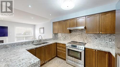 3210 Cabano Crescent, Mississauga (Churchill Meadows), ON - Indoor Photo Showing Kitchen With Double Sink With Upgraded Kitchen