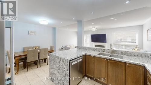 3210 Cabano Crescent, Mississauga (Churchill Meadows), ON - Indoor Photo Showing Kitchen With Upgraded Kitchen