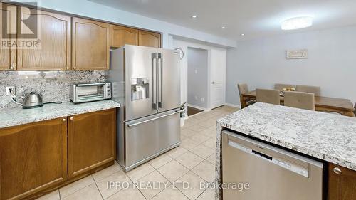 3210 Cabano Crescent, Mississauga (Churchill Meadows), ON - Indoor Photo Showing Kitchen With Upgraded Kitchen