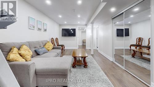 3210 Cabano Crescent, Mississauga (Churchill Meadows), ON - Indoor Photo Showing Living Room