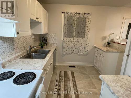 53 - 45 Hansen Road, Brampton (Madoc), ON - Indoor Photo Showing Kitchen With Double Sink