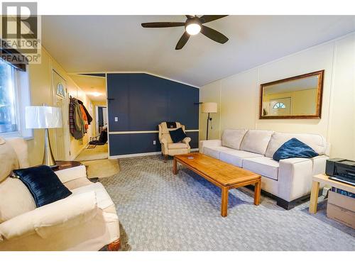 4101 & 4107 Santa Road, Scotch Creek, BC - Indoor Photo Showing Living Room