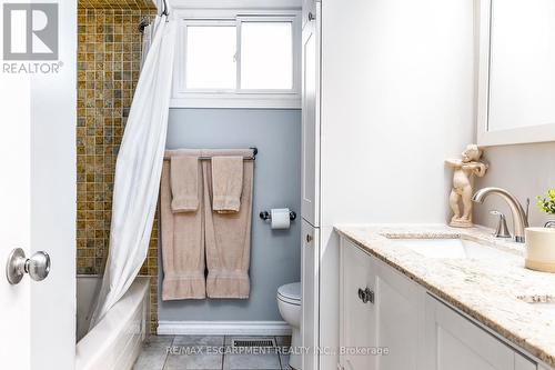 75 Ellington Avenue, Hamilton (Stoney Creek), ON - Indoor Photo Showing Bathroom