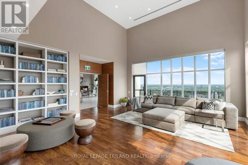 2303 - 505 Talbot Street, London, ON - Indoor Photo Showing Living Room