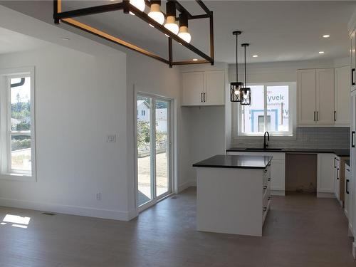 4367 Bains Mill Rd, Duncan, BC - Indoor Photo Showing Kitchen