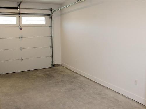 4367 Bains Mill Rd, Duncan, BC - Indoor Photo Showing Garage