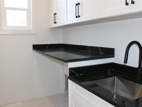 4367 Bains Mill Rd, Duncan, BC - Indoor Photo Showing Kitchen