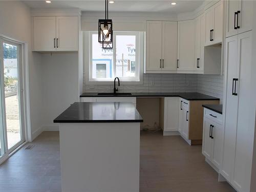 4367 Bains Mill Rd, Duncan, BC - Indoor Photo Showing Kitchen