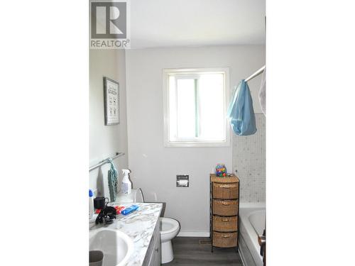 845 Cramond Road, Kamloops, BC - Indoor Photo Showing Bathroom