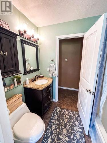 5284 Christian Valley Road, Westbridge, BC - Indoor Photo Showing Bathroom