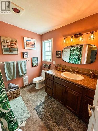 5284 Christian Valley Road, Westbridge, BC - Indoor Photo Showing Bathroom