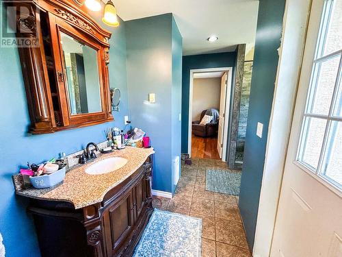 5284 Christian Valley Road, Westbridge, BC - Indoor Photo Showing Bathroom