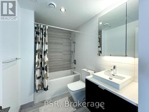 2010 - 170 Bayview Avenue, Toronto (Waterfront Communities), ON - Indoor Photo Showing Bathroom