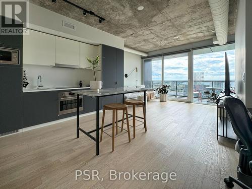 2010 - 170 Bayview Avenue, Toronto (Waterfront Communities), ON - Indoor Photo Showing Kitchen