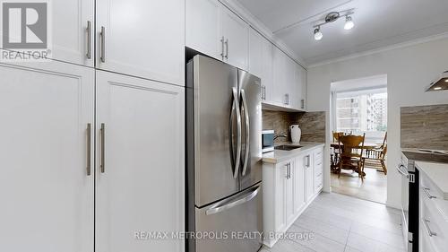 509 - 2 Glamorgan Avenue, Toronto (Dorset Park), ON - Indoor Photo Showing Kitchen