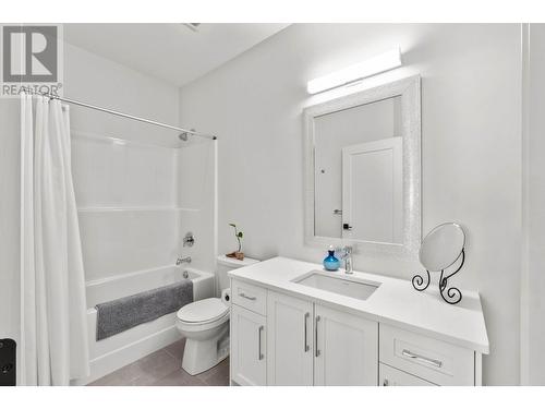 106 River Gate Drive, Kamloops, BC - Indoor Photo Showing Bathroom