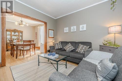 227 Eagle Street S, Cambridge, ON - Indoor Photo Showing Living Room