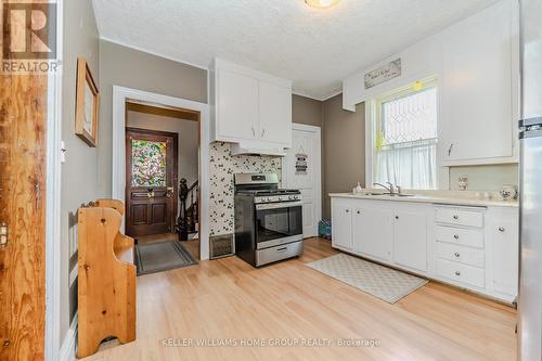 227 Eagle Street S, Cambridge, ON - Indoor Photo Showing Kitchen