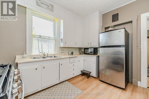 227 Eagle Street S, Cambridge, ON - Indoor Photo Showing Kitchen With Double Sink