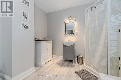 227 Eagle Street S, Cambridge, ON - Indoor Photo Showing Bathroom