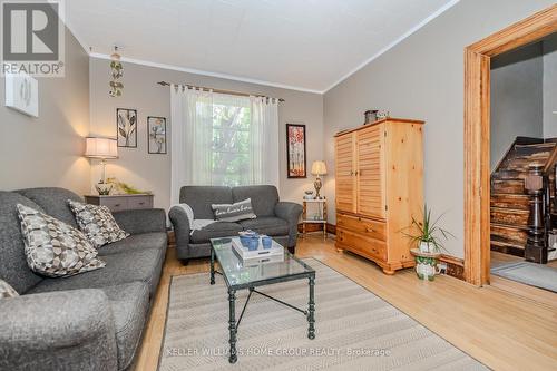 227 Eagle Street S, Cambridge, ON - Indoor Photo Showing Living Room