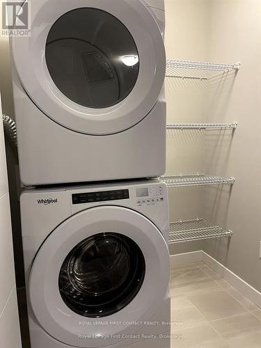 924 Robert Ferrie Drive, Kitchener, ON - Indoor Photo Showing Laundry Room