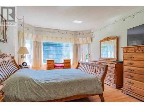 2718 Osachoff Road, South Slocan, BC - Indoor Photo Showing Bedroom