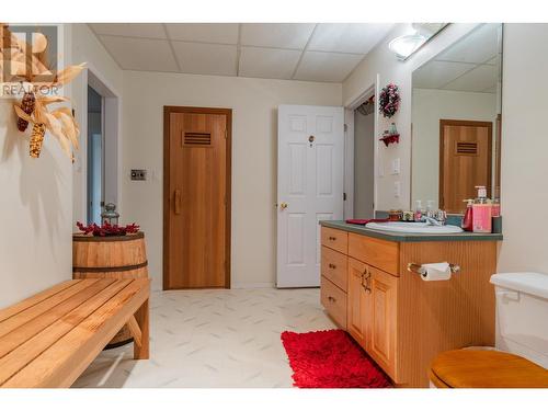 2718 Osachoff Road, South Slocan, BC - Indoor Photo Showing Bathroom