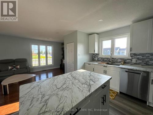 1 Bryant Street, Hearst, ON - Indoor Photo Showing Kitchen