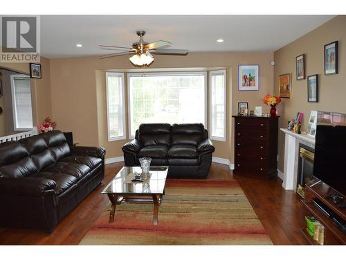 255 Redden Road, Quesnel, BC - Indoor Photo Showing Living Room